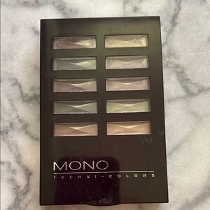 Eyeshadow Palette with Neutral and Cool Tones